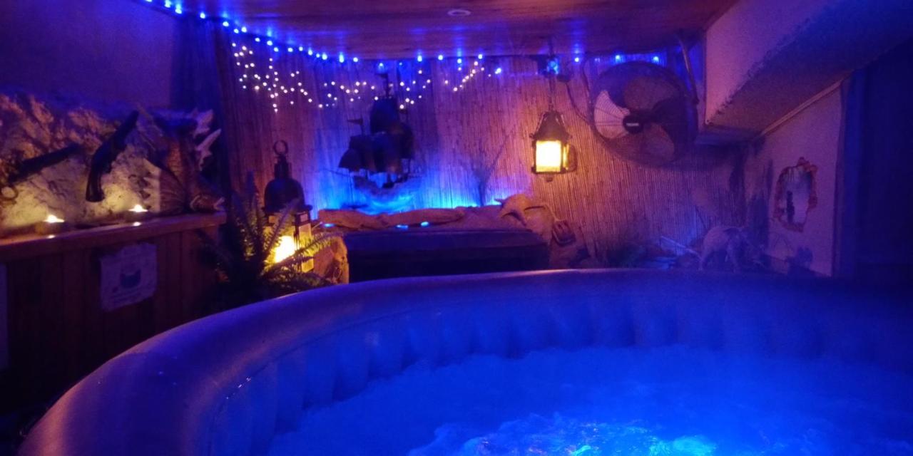 קבלייר-סור-מר Nouveau ! Chambre D'Hote Insolite Privee " Coeurs De Pirates A Bali En Provence" Spa Sauna Massages Dans Cadre Exotique D'Amenagements Exterieurs D'Exception Ete Comme Hiver Bienvenue !!! מראה חיצוני תמונה